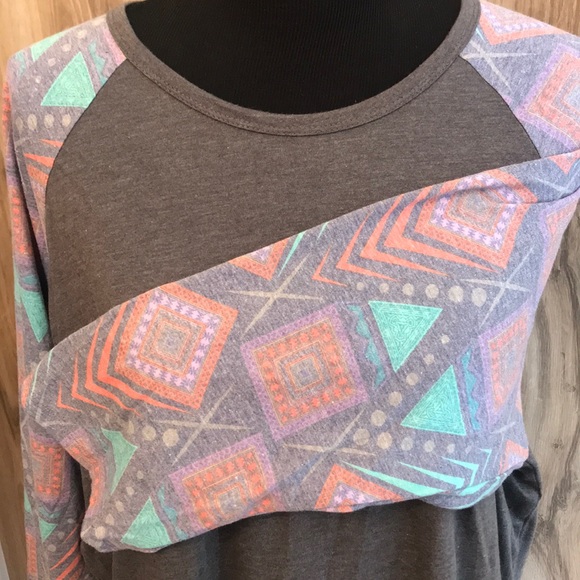 LuLaRoe Randy 3/4 Top - Picture 2 of 3